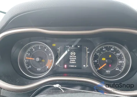 2015 Jeep Cherokee Latitude z USA, uszkodzony, nr VIN 1C4PJLCS3FW669864